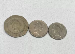 1995 Twenty Pence Elizabeth II UK Coin D. G. Reg. F. D. & 2 1990 5 Pence Coins - Picture 1 of 6