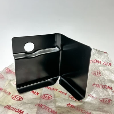 Kia Sedona 99+ Front Radiator Support Left Side Panel Bracket Genuine 0K56A54175 - Image 1 of 4