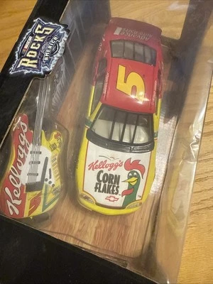 1:24 Hot Wheels Racing (con guitarra) Terry Labonte #5 Kellog's Rocks America Foto 1 de 4