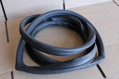 2005 2006 2007 2008 2009 HYUNDAI TUCSON LEFT REAR DOOR JAMB WEATHERSTRIP SEAL - Image 1 of 4