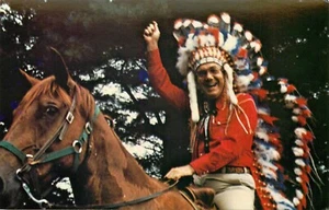 Postkarte World Life Camps Schroon Lake Mann zu Pferd Indianer Kopfschmuck - Bild 1 von 2
