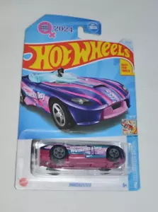 HOT WHEELS 2024 HW FEIER RACER - RRROADSTER METALLIC LILA DAMEN DAY - Bild 1 von 5