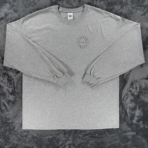 Camisa Taylor Swift 1989 Manga Larga Gris Hombres 2XL Concierto Oficial Merch Era Tour - Imagen 1 de 8