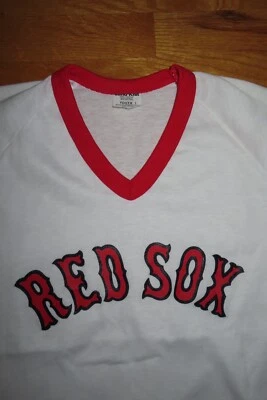 Camiseta deportiva de béisbol vintage Sand-Knit Label - BOSTON RED SOX (Youth LG) con cuello en V Foto 1 de 4