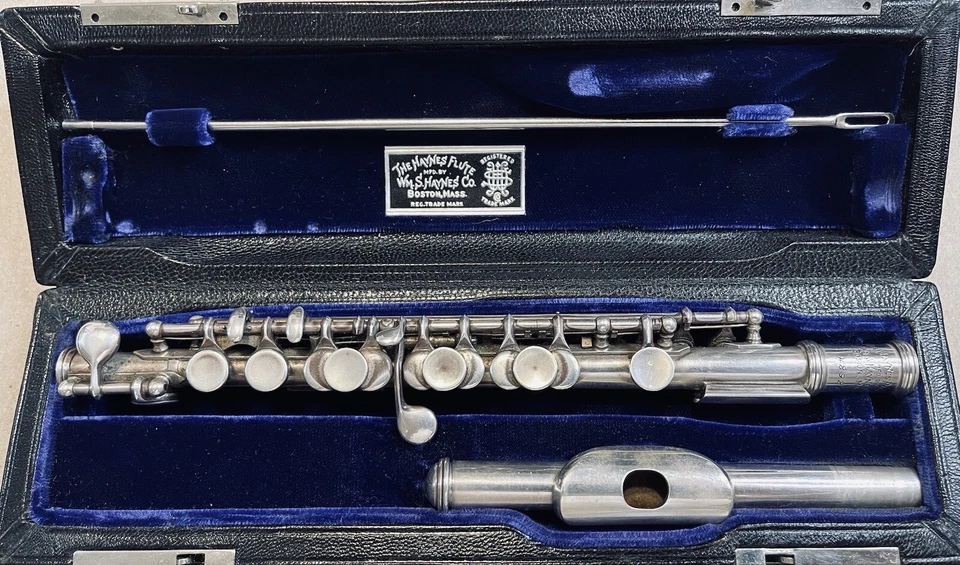 THE HAYNES FLUTE by WM.S HAYNES CO BOSTON, MA 1976 MODEL PICCOLO 42926 CASE INCL - Image 1 of 4