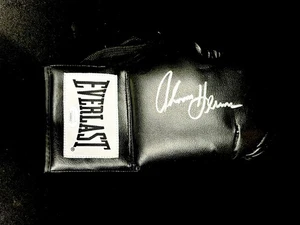 Thomas Tommy Hearns Signed Black Everlast Boxing Glove JSA COA - Picture 1 of 1
