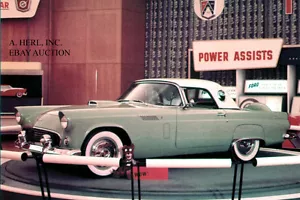 Ford Thunderbird 1956 bei Ford Styling Rotunde - Dearborn - 1956 - Foto - Bild 1 von 1