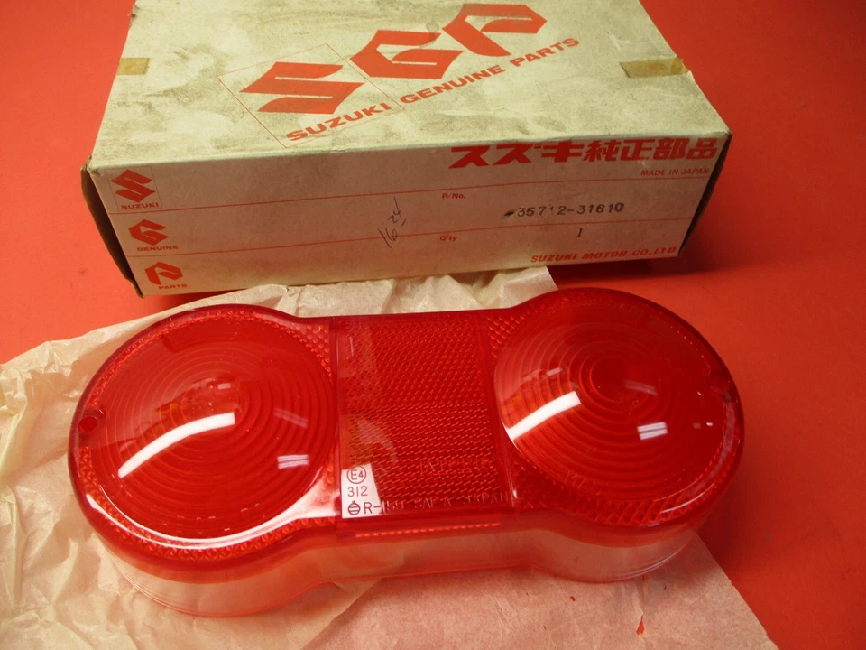 LENTE TRASERA SUZUKI GT380 GT550 GT750 35712-31610 NUEVO ORIGINAL OEM Foto 1 de 1