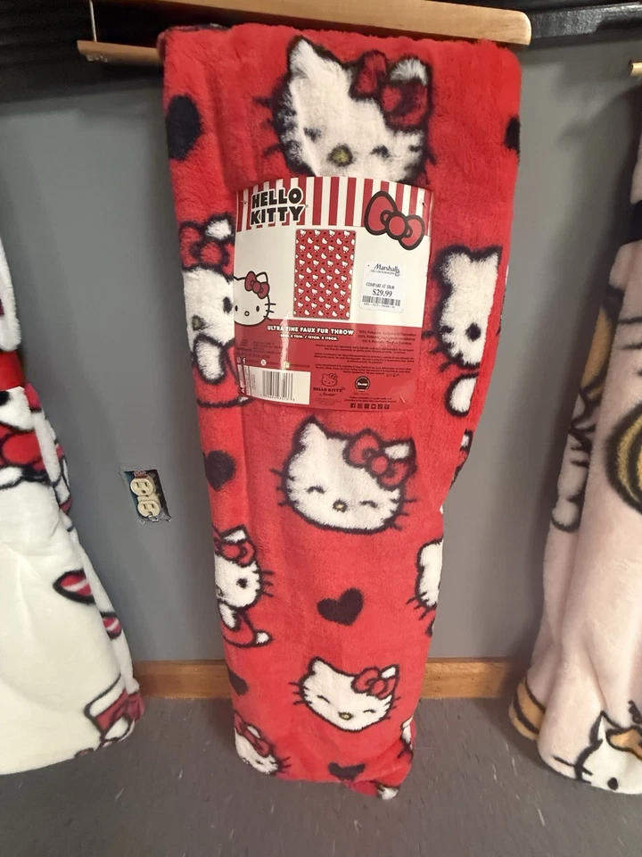 Cobertor de pele de coelho falso Hello Kitty 50x70-vermelho com coração preto - Namorados - Imagem 1 de 4