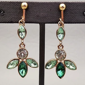 Napier Earrings Vtg Leaf Swirl Green Rhinestone Gold Tone Dangle 1.75" - Picture 1 of 11