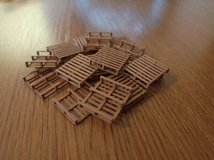 O Gauge Wooden pallets 1:43 Scale for Model Railway pack of 20 - light brown - Picture 1 of 3