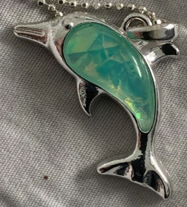 Collana stile surf acciaio inox ipoallergenico ciondolo delfino verde 17' 96383 - Foto 1 di 2