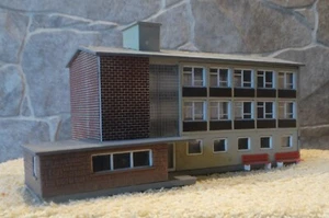 Vollmer 5605 (scala H0) edificio amministrativo - finito - Foto 1 di 6