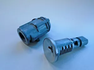 Genuine Mopar Ignition Lock Cylinder 05083915AB Jeep Grand Cherokee, Liberty - Picture 1 of 4