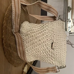 KIKIS Handgefertigte gehäkelte Tasche Aus Material Makramee - Bild 1 von 4