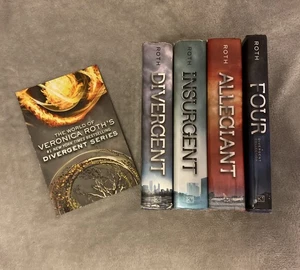 Divergent Series HC Divergent, Insurgent, Allegiant, Four *Set of 4* + Booklet - Picture 1 of 24