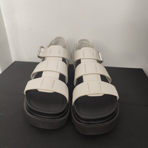 Sandali donna UGG con plateau Capitelle 8