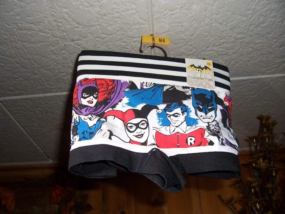 CALCINHA BATMAN FEMININA BOYSHORT TAMANHO MÉDIO 6 NOVIDADE 1 PAR ROBIN NOVA - Imagem 1 de 1
