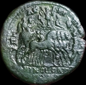 Macrinus AD 217-218 Æ 28. Nicopolis ad Istrum,Moesia Inferior.Triumphal Quadriga - Foto 1 di 2
