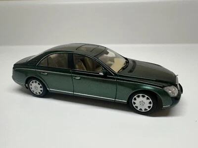 AutoArt Maybach 57 Green Diecast Car 1:43 - Image 1 of 4