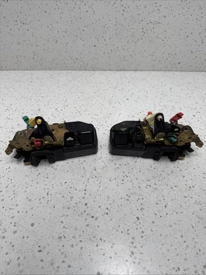 Chrysler 300 2006 delantero derecho e izquierdo cerradura puerta pestillo actuador OEM par Foto 1 de 4