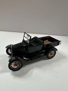 Danbury Mint 1925 Ford Model T Runabout Pickup – 1:24 Scale Diecast – Black - Picture 1 of 4