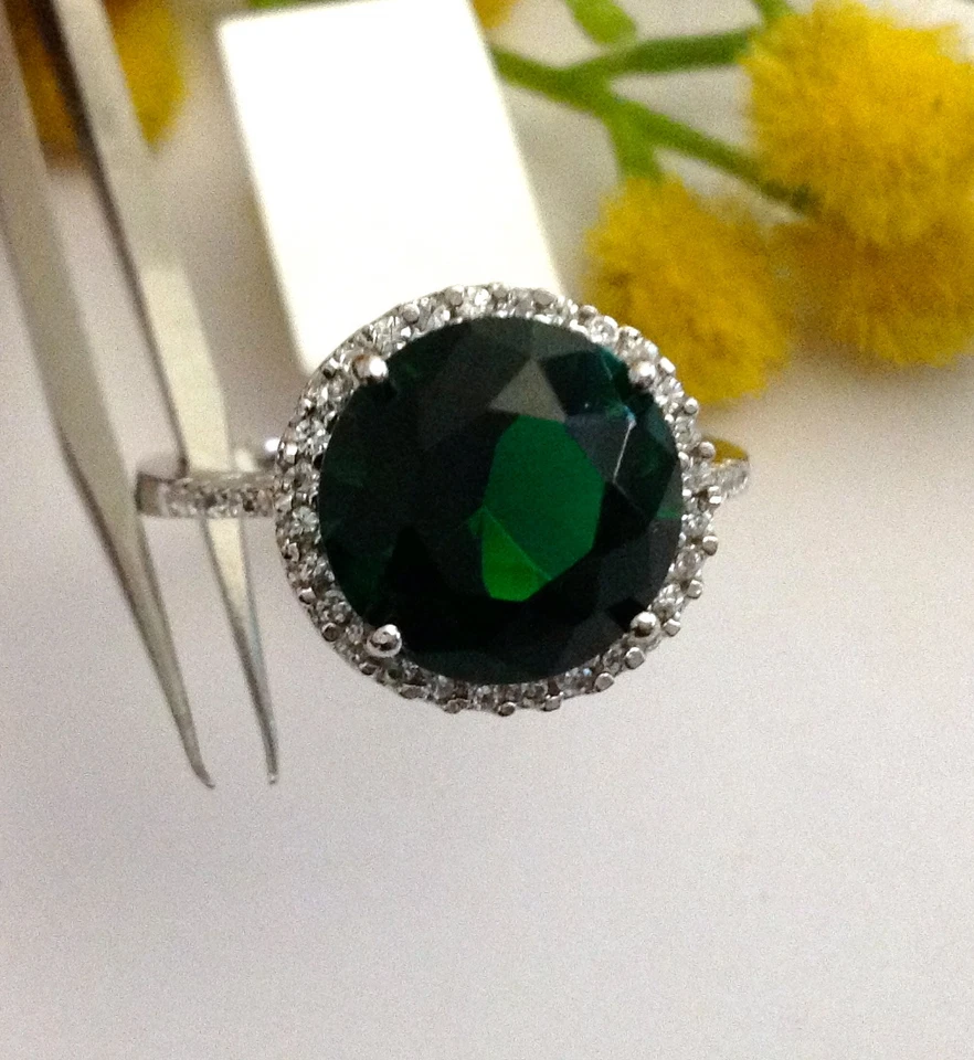 LUCCICANTE ANELLO IN ARGENTO 925 CON CUBIC ZIRCONIA VERDE SMERALDO - Immagine 1 di 1