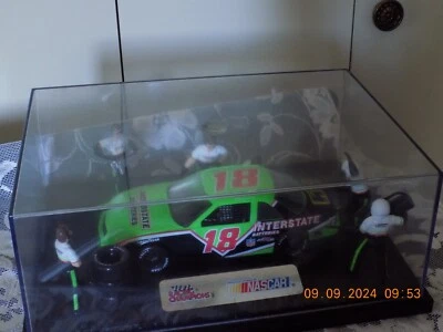 Nascar #18 Racing Champions diecast 1:24 pit stop and crew - Image 1 of 4