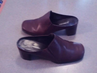 Zuecos/zapatos para mujer St. Johns Bay de cuero marrón sin cordones de tacón de mula - 7M Foto 1 de 4