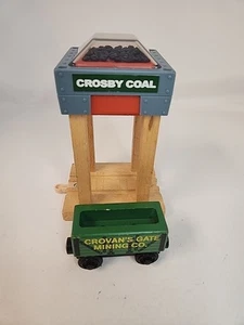 Thomas And Friends Ferrocarril de Madera Crosby Tolva de Carbón Coche de Carbón y Carga de Carbón - Imagen 1 de 15