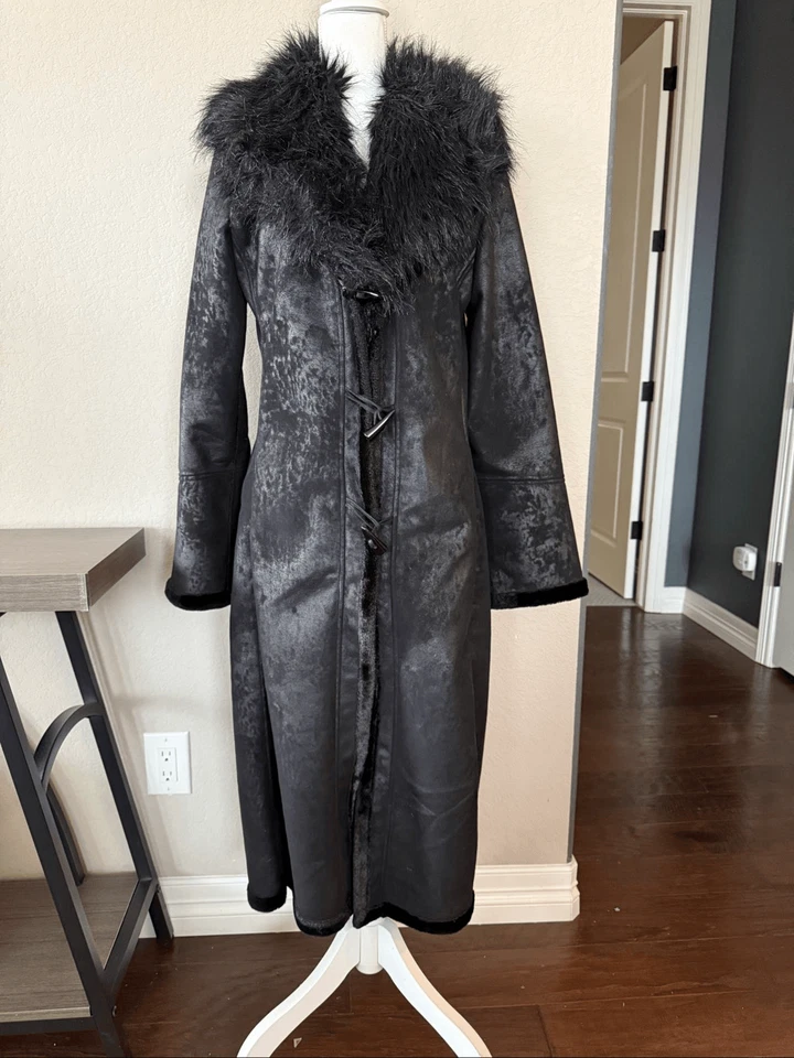 Abrigo largo negro con ribete de piel de oveja sintética Skea Vail 10 Foto 1 de 4