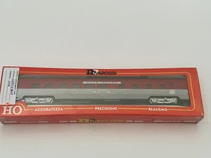 Rivarossi HO Scale 6760/0 Rock Island Passenger Car - Picture 1 of 3