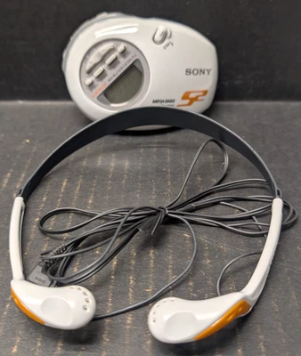 Sony SRF-M85V S2 Sports Radio Walkman Original Headphones MDR-W014 AM/FM/Weather - Image 1 of 4