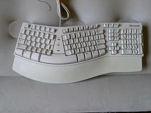 Teclado Microsoft Elite X03-51763 Natural PS2 Cableado Ergonómico DE COLECCIÓN NO AMARILLENTO - Imagen 1 de 7