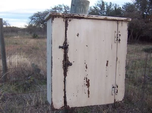 PRIMITIVE BATHROOM MEDICINE WALL HANGING CABINET CUPBOARD PAINTED COUNTRY RUSTIC - Picture 1 of 9