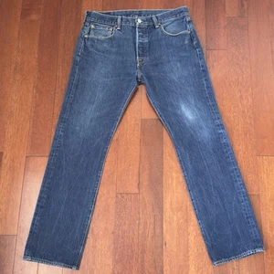Levi's 501 Jeans Mens 34 x 30 Blue Denim Button Fly Regular Straight - Picture 1 of 24
