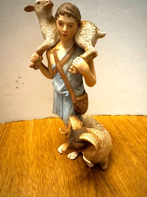 Belén renacentista Lenox pastor niño con oveja  Foto 1 de 4