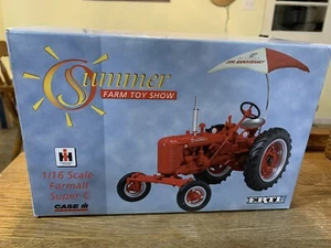 ERTL Farmall Super C Tractor w/umbrella 50th Ann. 2001 Summer Show. 1/16 Scale. - Picture 1 of 4