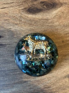 Genuine Paua Shell Lucite Paperweight Gold Sheep & Lamb Ariki New Zealand - Picture 1 of 7