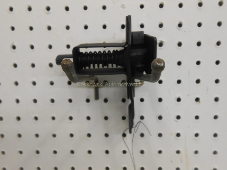 Левая защелка задней двери со стороны водителя для Chevy C1500 K1500 99 92 88 91 GMC 15724157 - Изображение 1 из 4