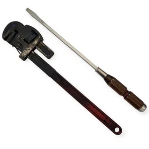 SET - PROTO VINTAGE 24" HEAVY DUTY PIPE WRENCH AND 22" PROTO SCREW DRIVER - Picture 1 of 22