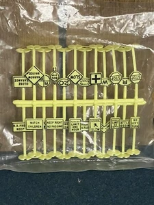 Bachmann HO Scale Train Railroad Assorted Street Signs Yellow 24 Pack Vintage - Picture 1 of 3