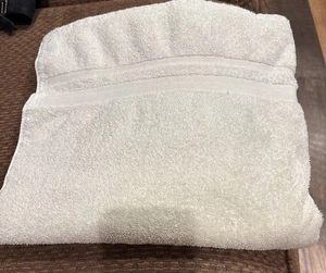 Ralph Lauren 25 x 48” bath towel Off-White In Color - Picture 1 of 9