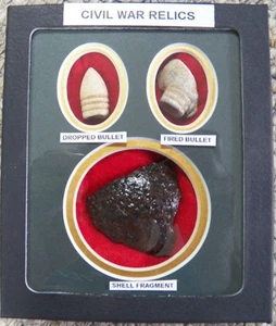 Ausgrabtes Bürgerkrieg Artillerie Granatenfragment & Kugeln in mattierter Vitrine - Bild 1 von 1