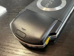 Sony PSP Serie 1000 Batería Puerta Trasera Cubierta Repuesto - NEGRA - Imagen 1 de 2