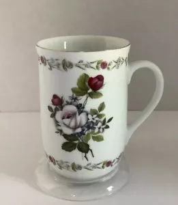 Vintage,Otagiri Japan ”Rose Bouquet” Red & White Floral Design Teacup/Coffee Mug - Picture 1 of 6