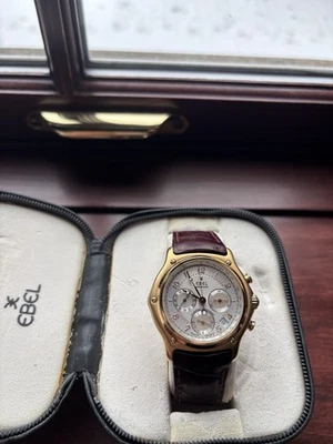 ebel reloj caballero cronógrafo le modulor reloj edición limitada oro amarillo 18k Foto 1 de 4