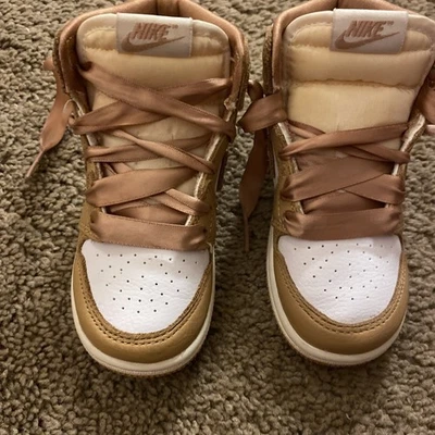 Nike Air Jordan 1 Retro Girl Toddler (size 7.5) - image 1 of 4