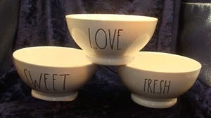 Juego de TRES ~ Cuencos Rae Dunn ~ DULCE ~ FRESCO ~ AMOR ~ 3” ~ Excelente Estado ~ - Imagen 1 de 7