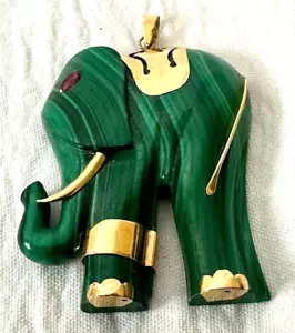Ciondolo elefante in malachite in oro 14 kt con occhio di rubino - Foto 1 di 10